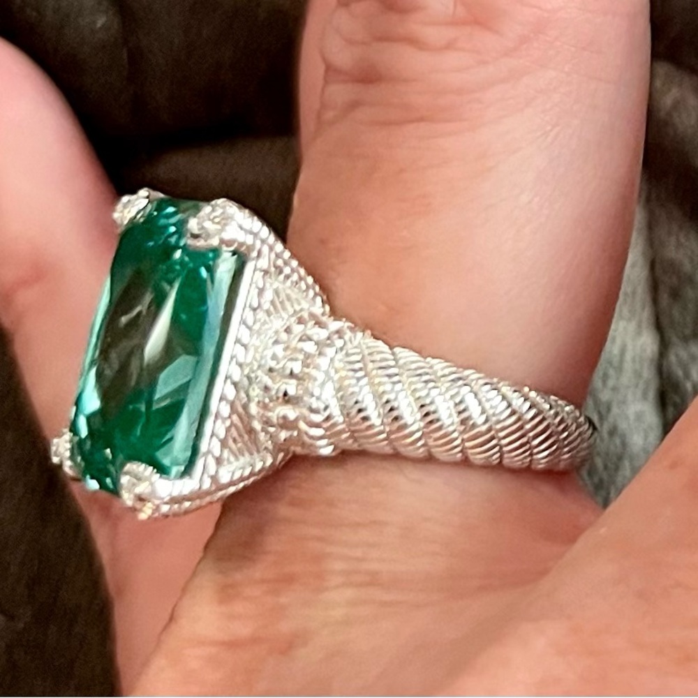 Absolutely Gorgeous Judith Ripka Aqua, cz’s ring. - Picture 4 of 9